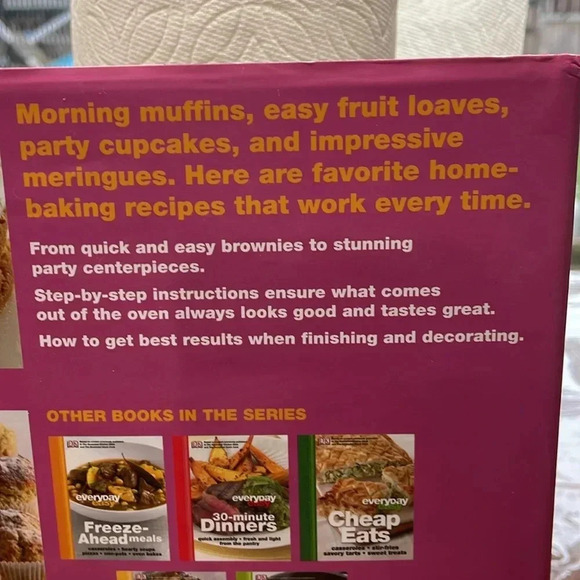 Every day easy cakes & cupcakes recipe book - Picture 4 of 12